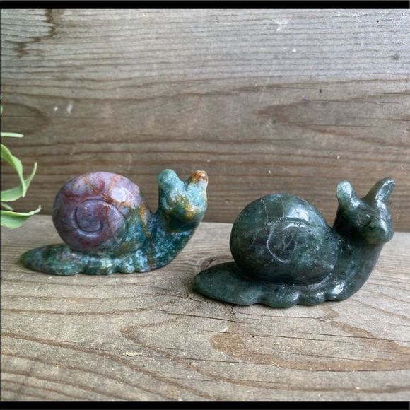 Crystal Snail Carvings - Picture 1 of 8